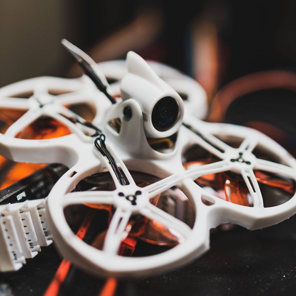 Emax Tinyhawk II 2 RTF FPV Rac - Eachine Drone E010 บทวิจารณ์และราคา
